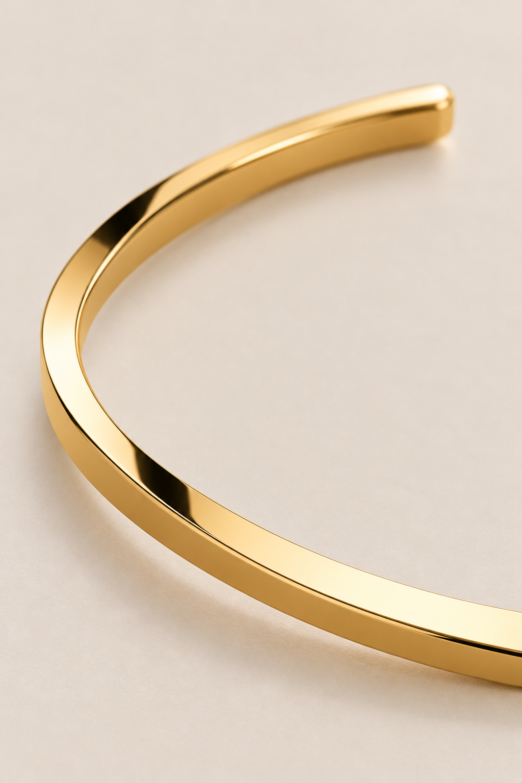 Das Capri Slim Flat Goldarmband