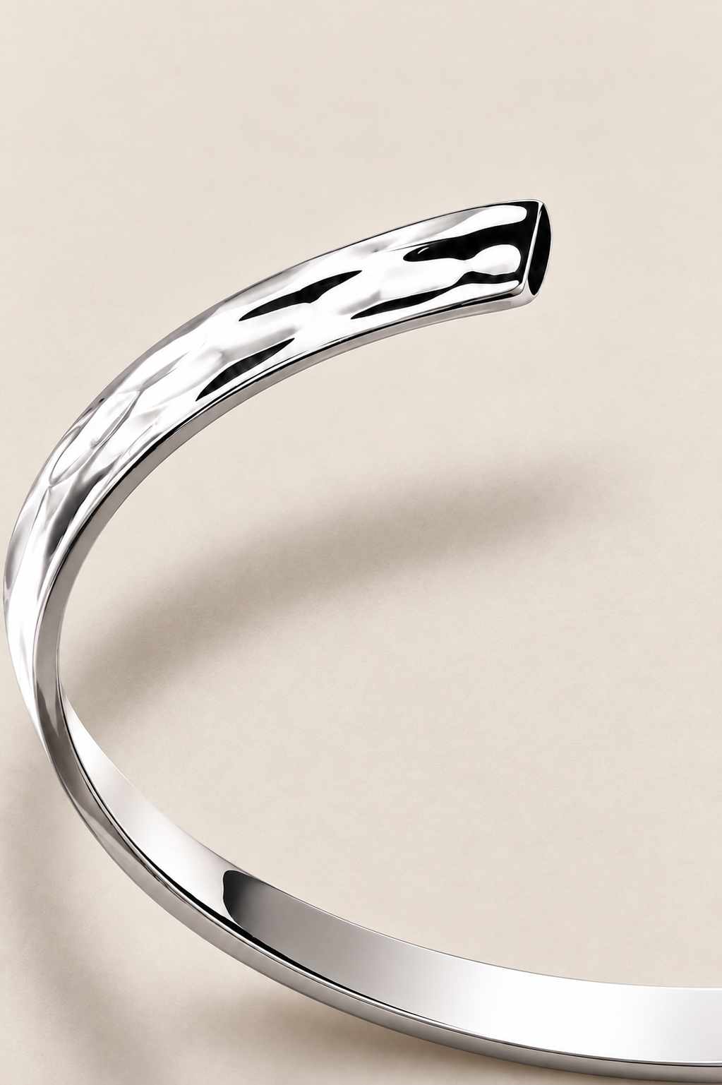 Le bracelet Monaco noir et or