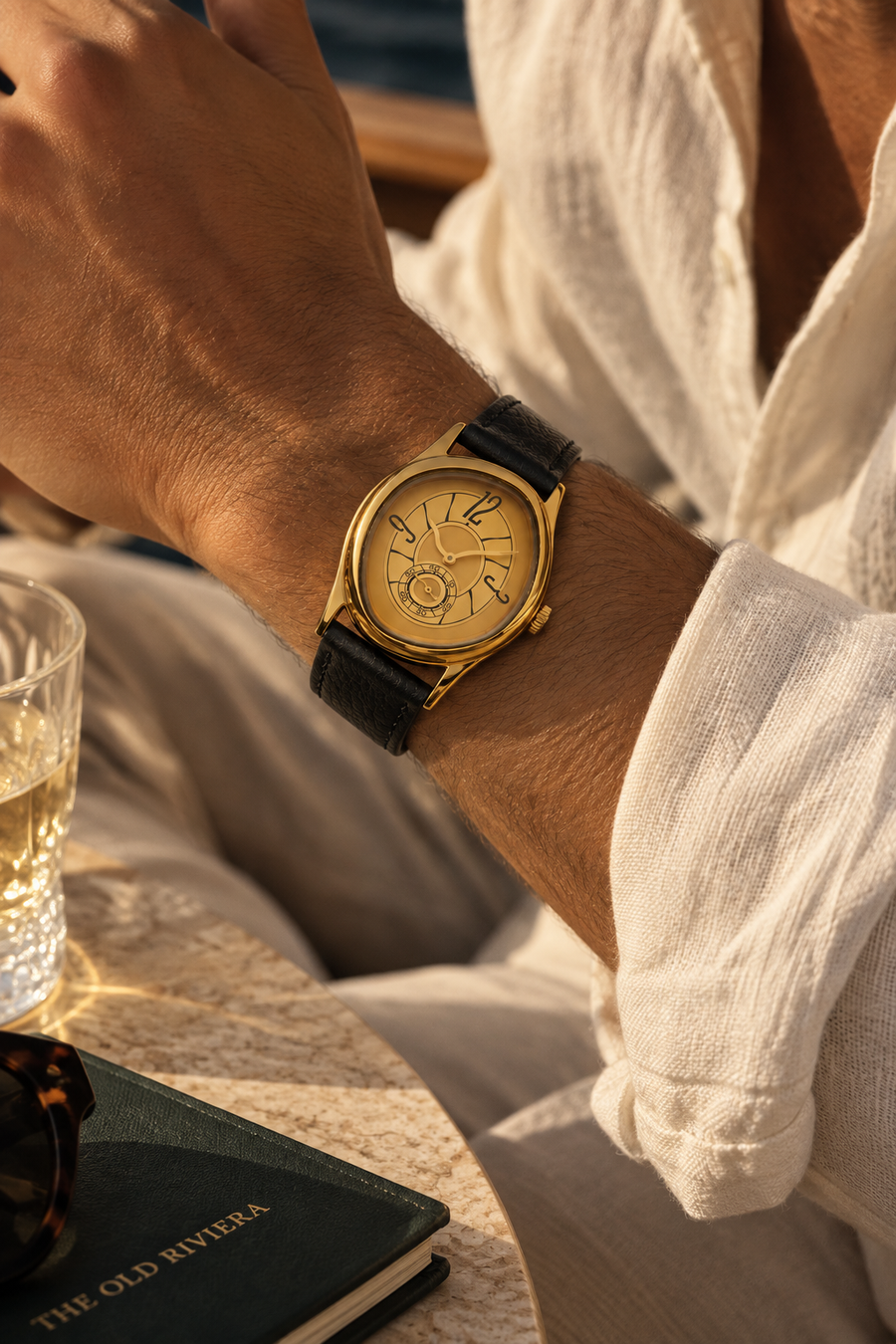 Die Heritage-Uhr in Schwarz/Gold