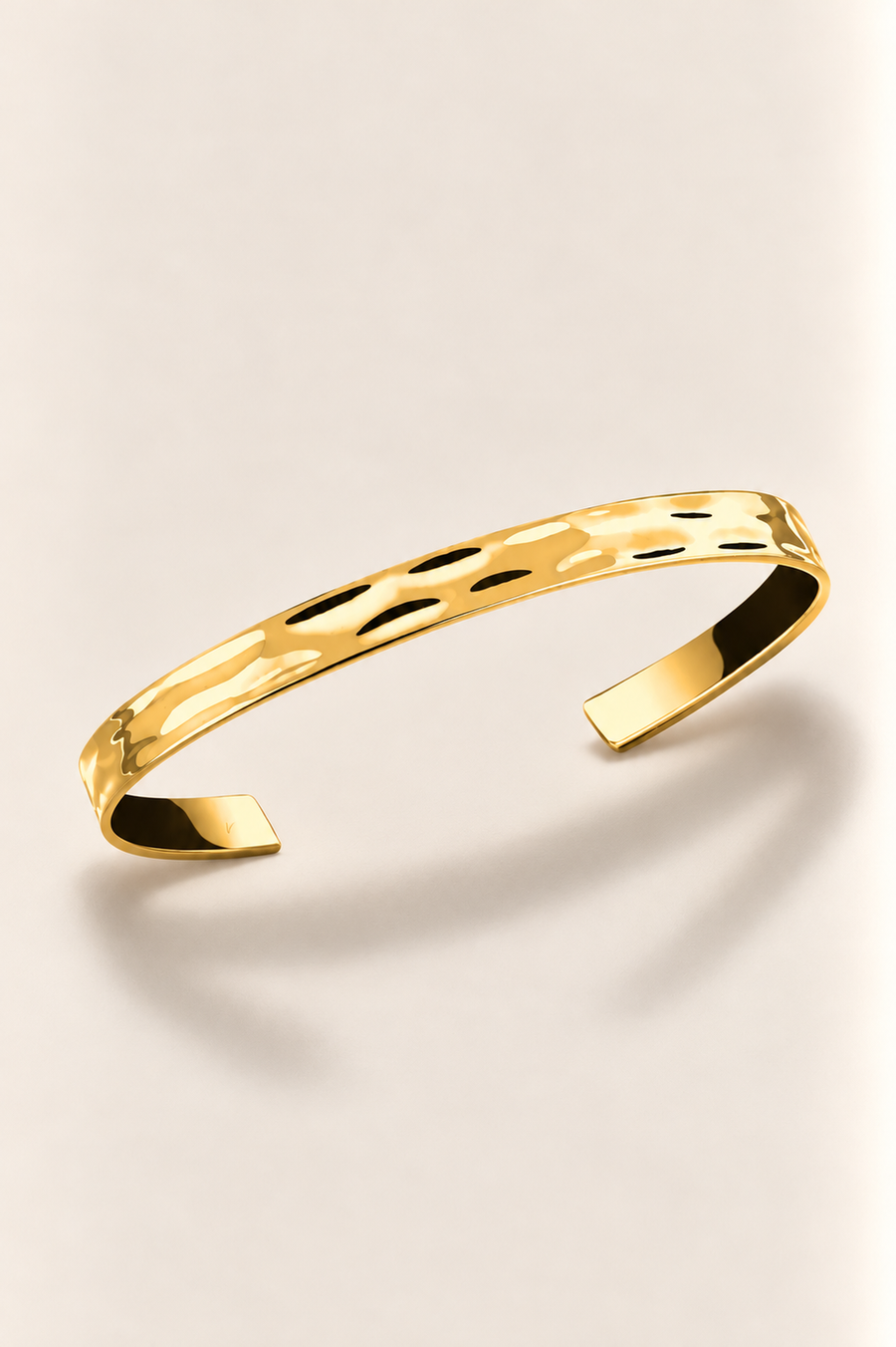 Le bracelet Monaco noir et or